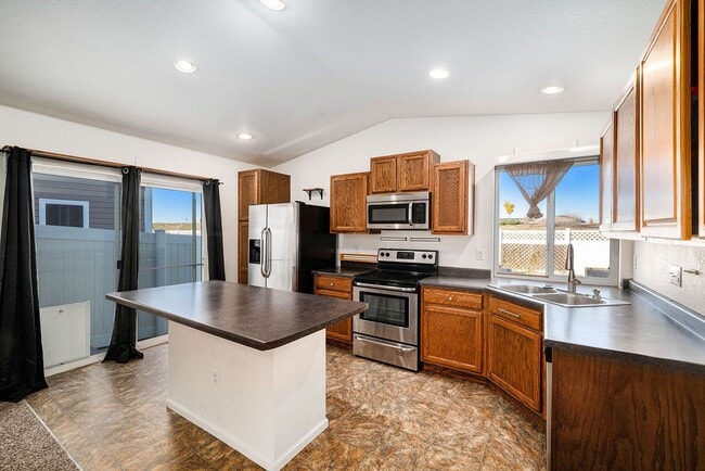 Building Photo - Spacious 3 Bed 3 Bath in the heart of Green Valley Ranch ELECTRICITY INCLUDED IN RENT