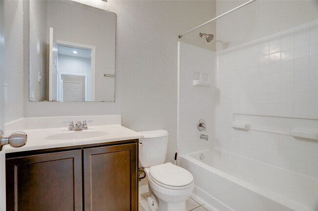 Building Photo - 1011 Larkfield Dr