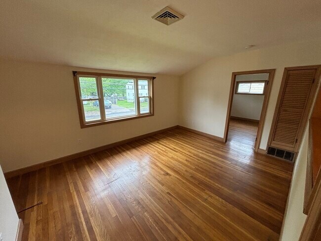 Building Photo - 588 Walpole St