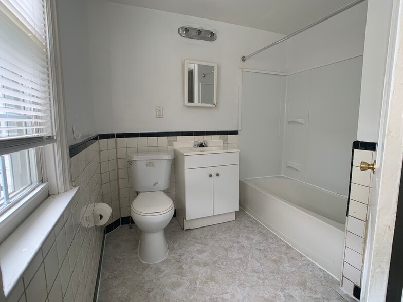 Building Photo - 14 S Rodney Dr