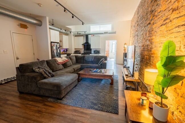 Building Photo - Spacious 2 Bedroom/2 Bath in Lawrenceville