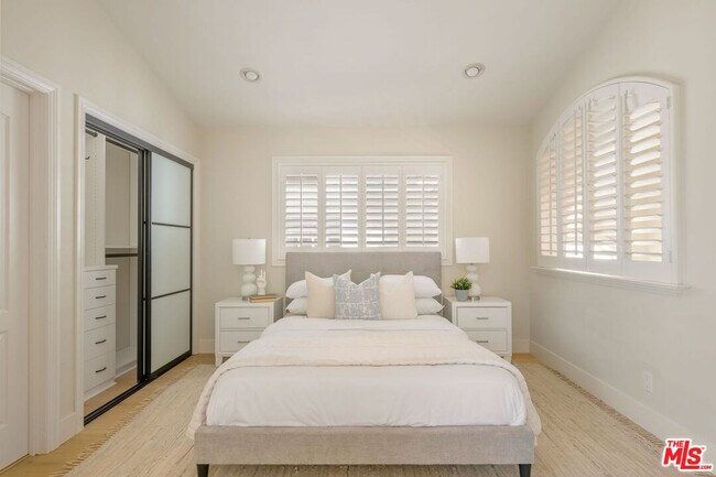 Building Photo - 707 Jasmine Ave