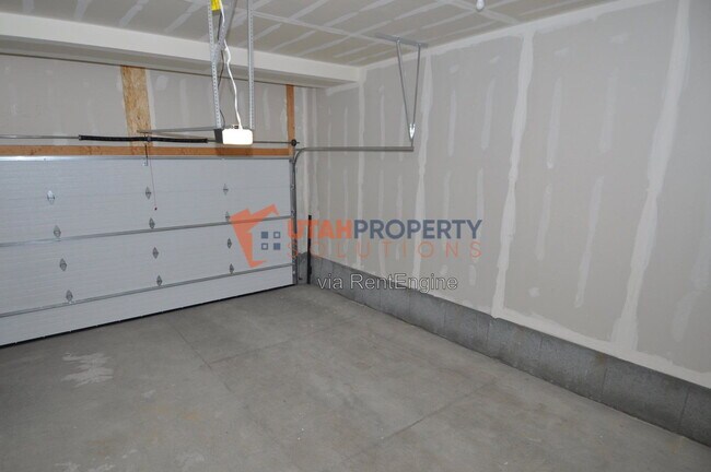 Building Photo - 16092 S Truss Dr
