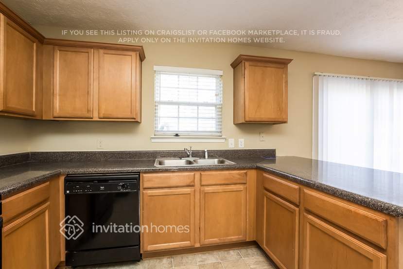 Building Photo - 1026 Hawthorn Ln