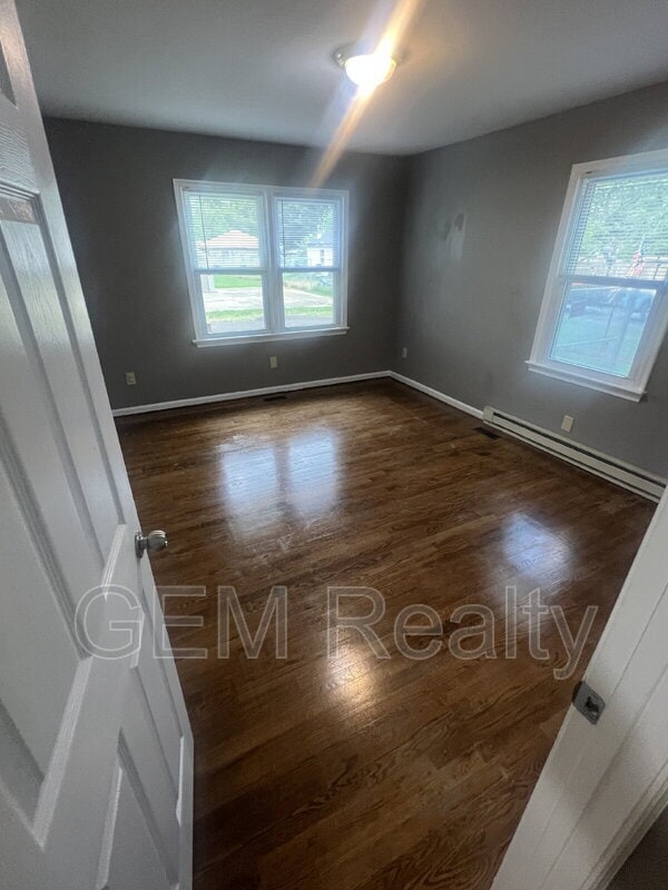 Building Photo - 349 White Oak Rd