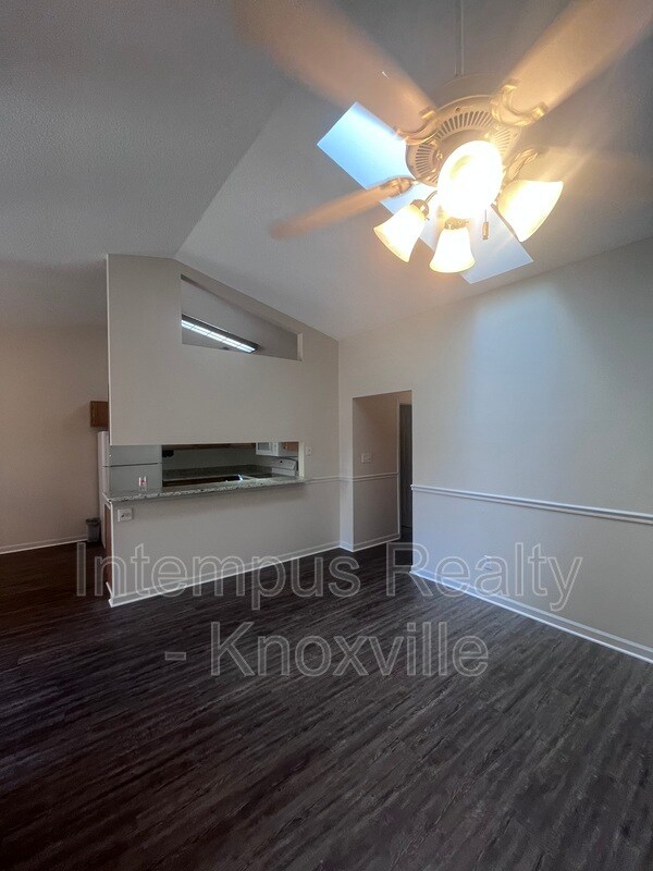 Building Photo - 813 Villaview Way
