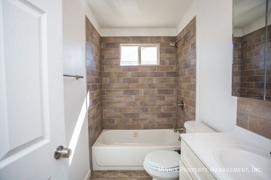 Building Photo - 2107 48th St