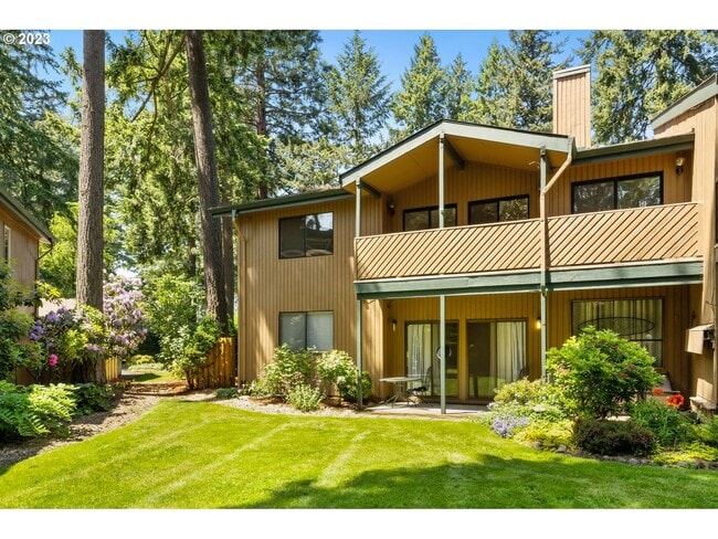 Building Photo - 2Bd/2Ba Second Floor Condo in SE with Washer & Dryer, 2 Car Dethatched Garage and a Serene Courty...