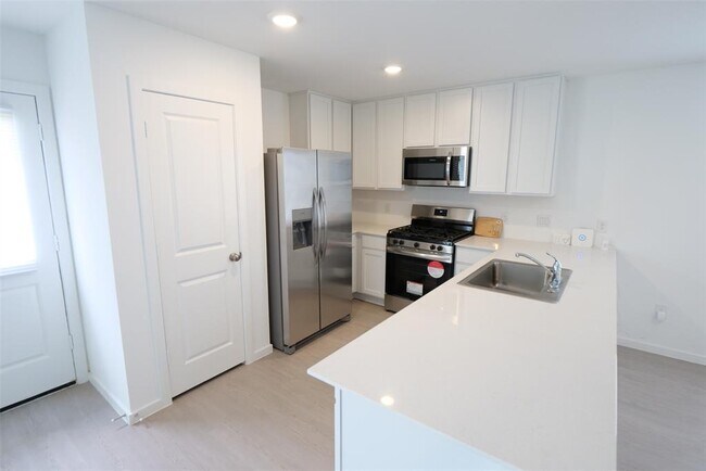 Building Photo - 26727 Feather Reed Dr
