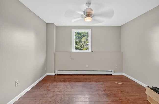 Building Photo - 76 Amundsen Ln