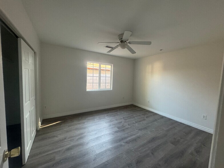 Building Photo - 2702 E Juniper Ave