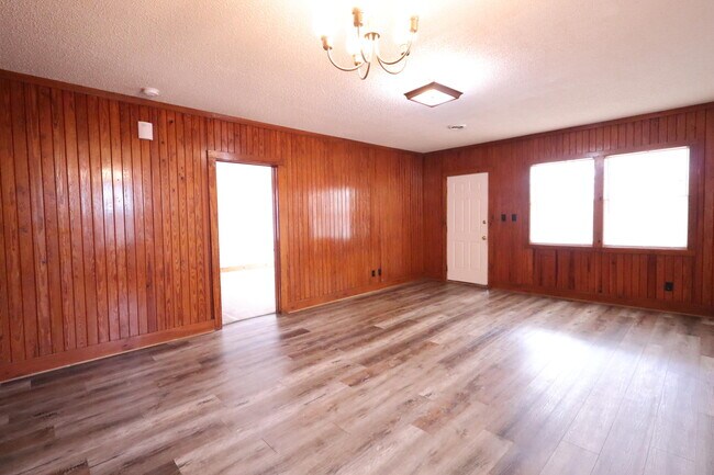 Building Photo - 321 Michael Cir