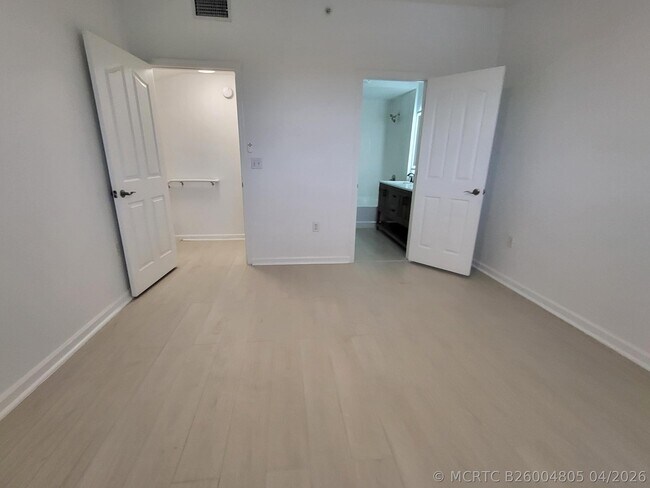Building Photo - 2042 Alta Meadows Ln