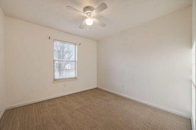 Building Photo - 3 Bedroom 1 1/2 Bath Home for Rent in Charlestown Indiana