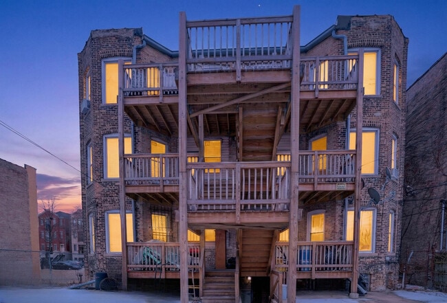 Building Photo - 4622 S Calumet Ave