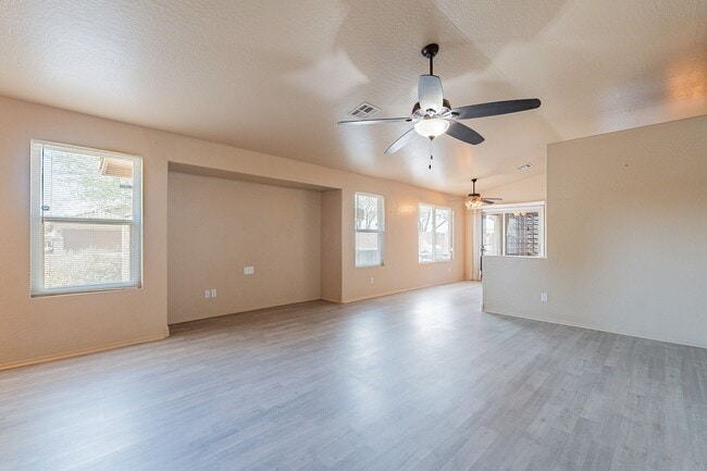 Building Photo - Stunning 4-Bedroom, 1.75-Bath Home Near South Mountain Section 8 Welcome