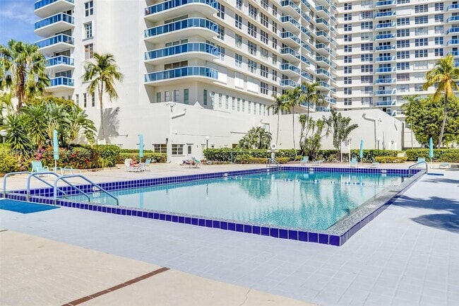 Building Photo - 3800 S Ocean Dr