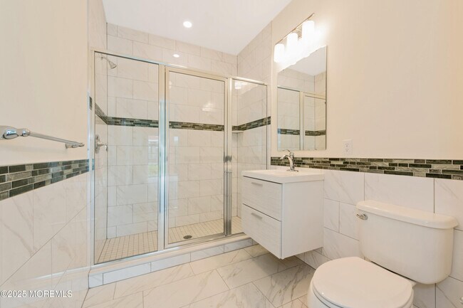 Building Photo - 700 Bangs Ave