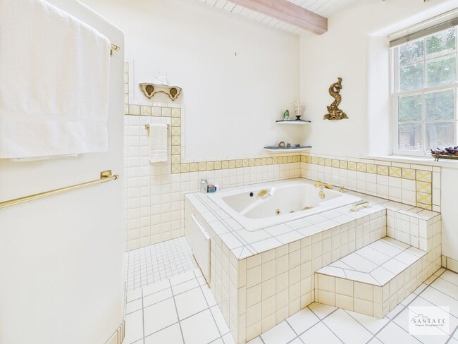 Building Photo - Downtown Fully Furnished Home Available Now!