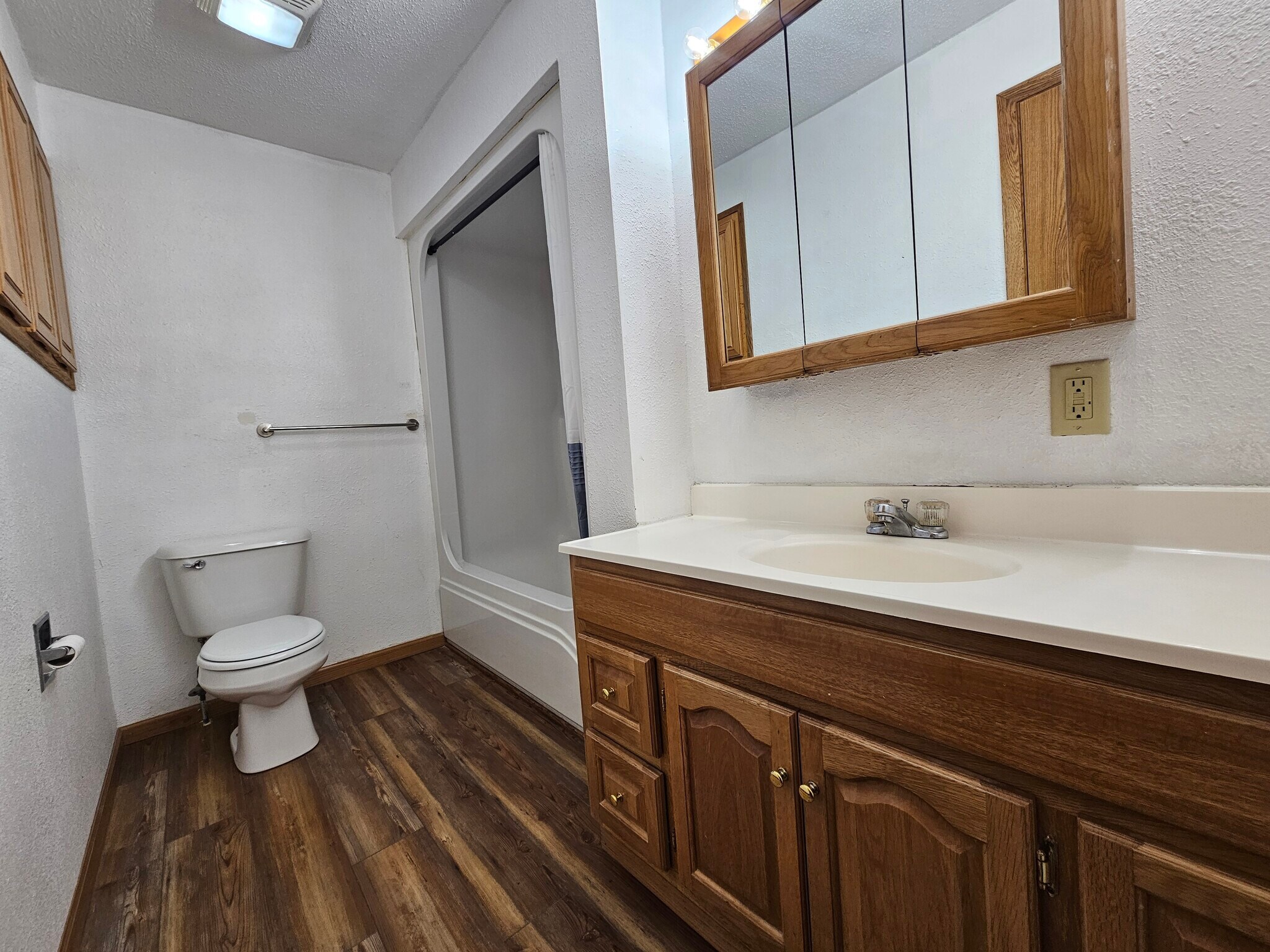 Building Photo - 819 4th Ave W