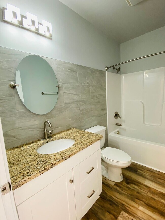 Building Photo - 3001 W Cary St