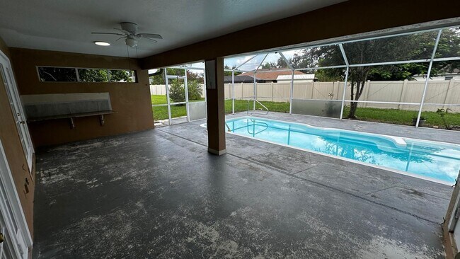 Building Photo - SPACIOUS 4-BEDROOM HOME WITH SCREENED POOL IN SE CAPE CORAL
