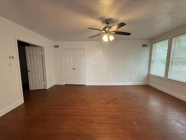 Building Photo - 2504 Pecos St
