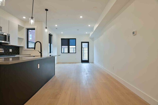 Building Photo - 2639 4th St NE