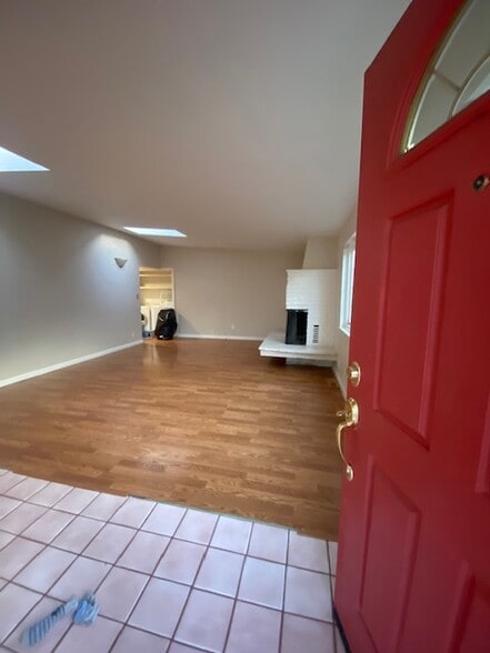 Primary Photo - 447 W 2nd St