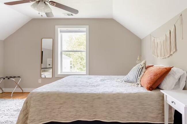 Building Photo - Ideal West Nashville Location!