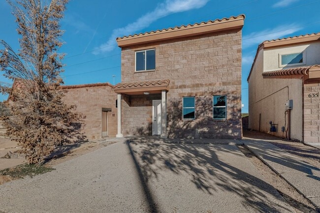 Building Photo - 4 bedroom 2.5 bath home in East El Paso!