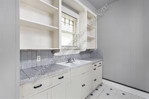 Building Photo - 2102 Brackenridge St
