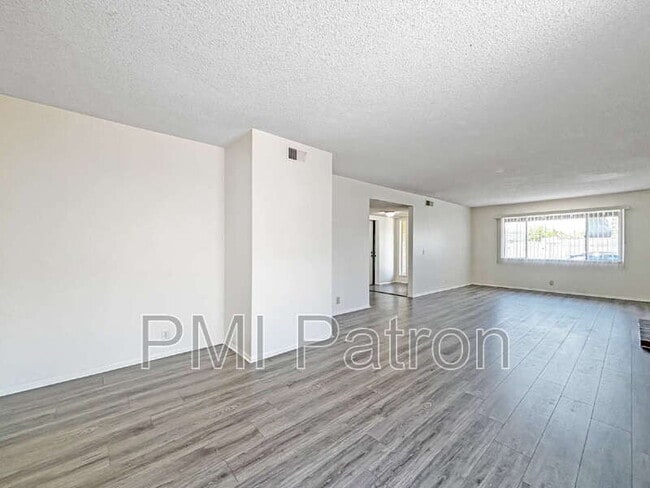 Building Photo - 8941 Mint Ave