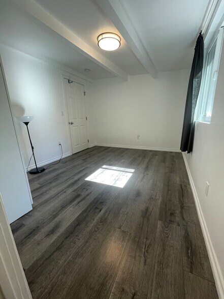 Building Photo - 6756 Tyrone Ave