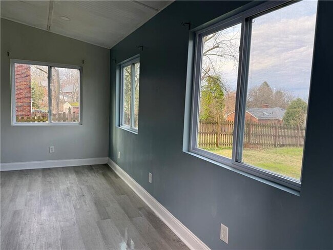 Building Photo - 231 Jonquil Pl