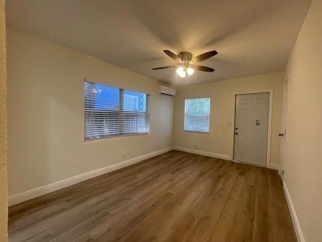 Building Photo - 304 N Tamarind Ave