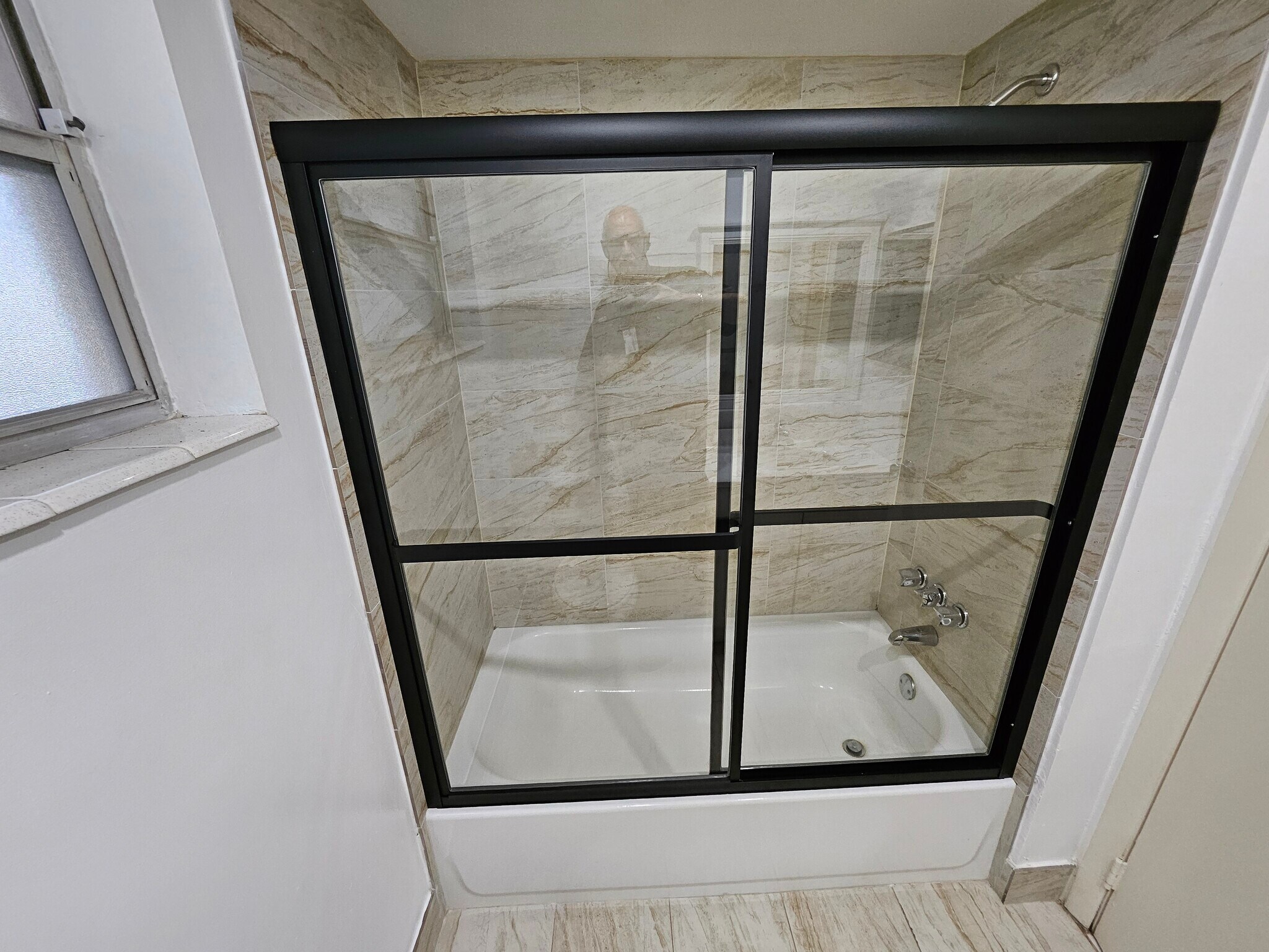 MASTER BATH - 2900 NW 46th Ave