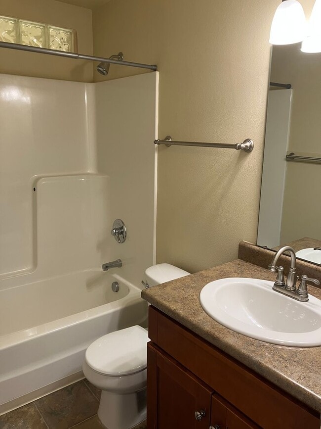 Building Photo - *$1,000 Off 1st Month's Rent!* Well-Kept Three Bedroom Home in West Salem