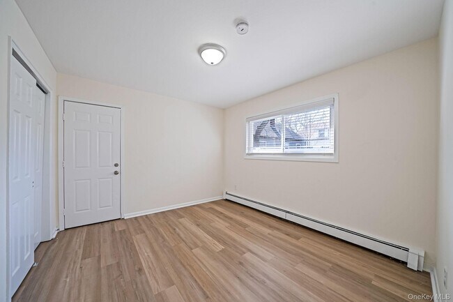 Building Photo - 472 S Ocean Ave