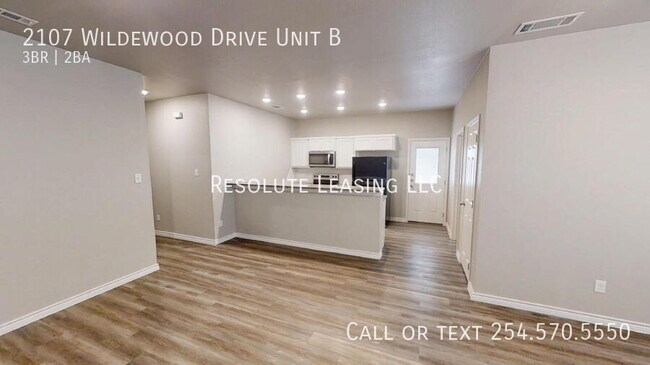 Building Photo - 2107 Wildewood Dr