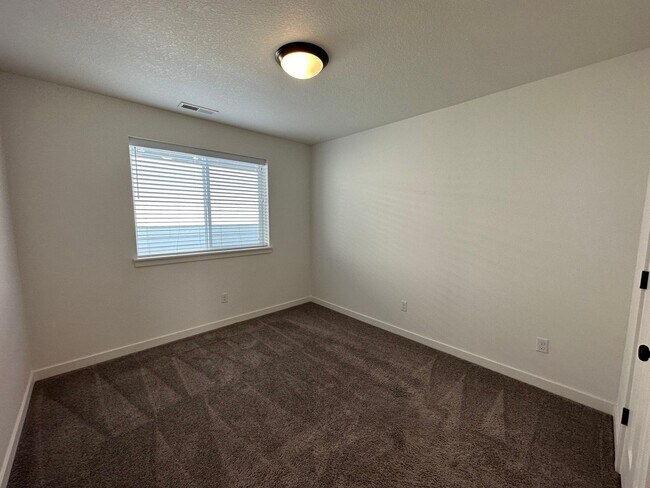 Building Photo - 968 SW 213th Ave