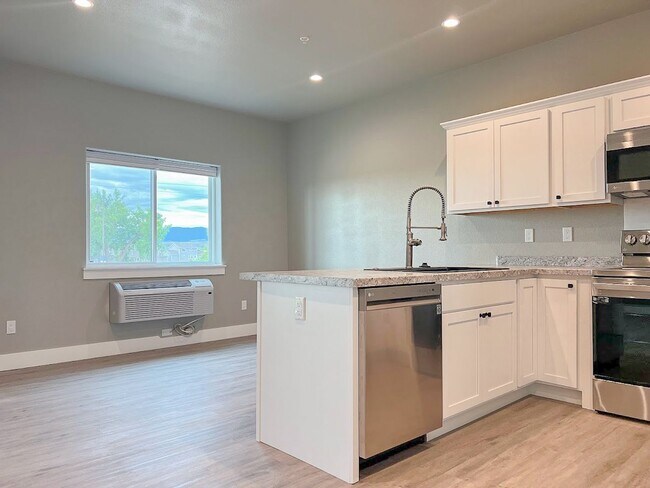Building Photo - 2 bed/ 1.5 bath in Brand New Soldier Ridge...