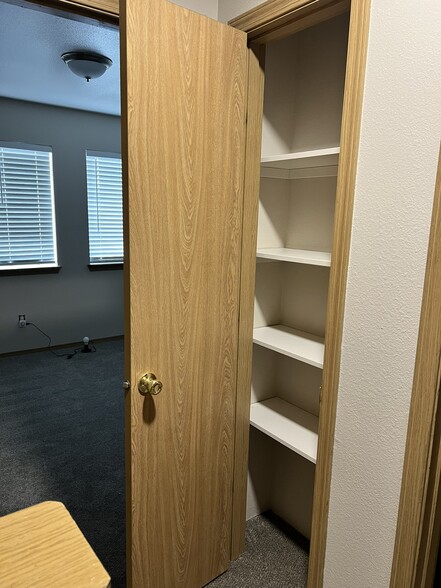 Building Photo - 5473 Glenridge Way