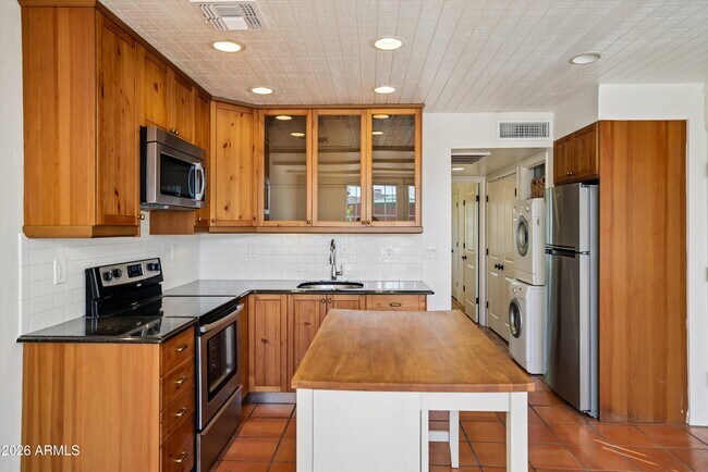 Building Photo - 3012 N 32nd St