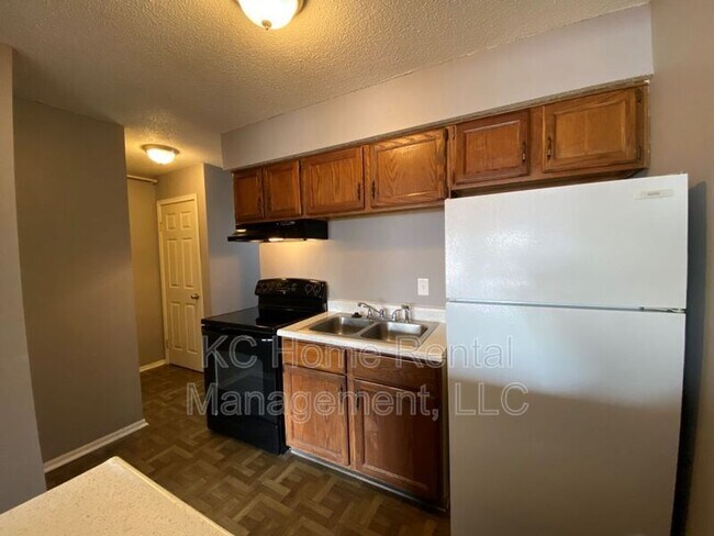 Building Photo - 561 N Somerset Terrace