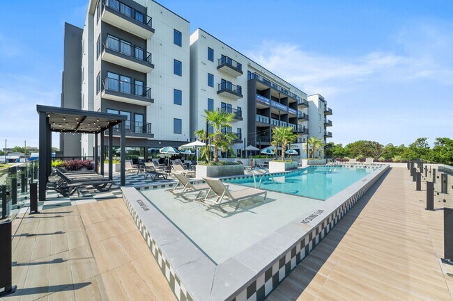 Building Photo - Tempo at White Oak