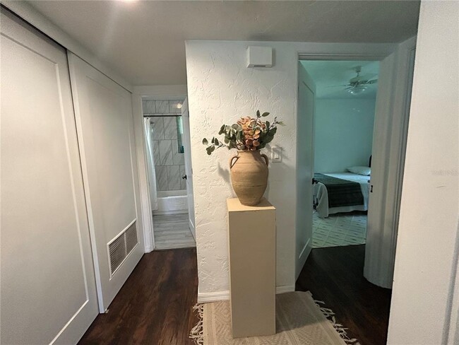 Building Photo - 816 NE 9th Ave