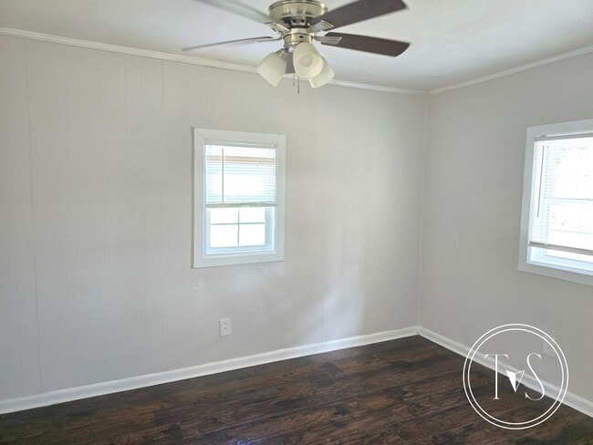 Building Photo - WINTER MOVE-IN SPECIAL: 50% OFF 1st FULL MONTH OF RENT** (**see description for details)