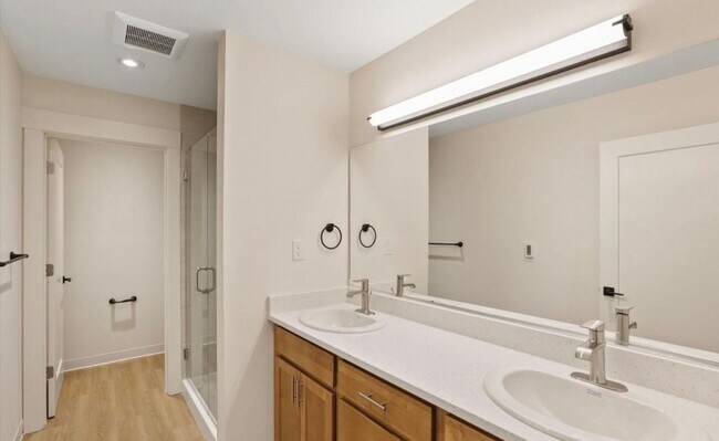 Building Photo - South Hill Townhomes