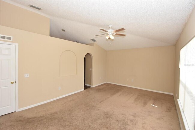 Building Photo - 27 Riverdale Ln